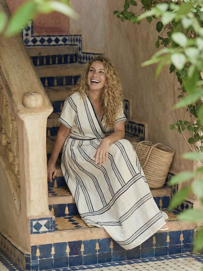 THALASSA | ABITO MIDI CON SCOLLO A V E MANICHE CORTE